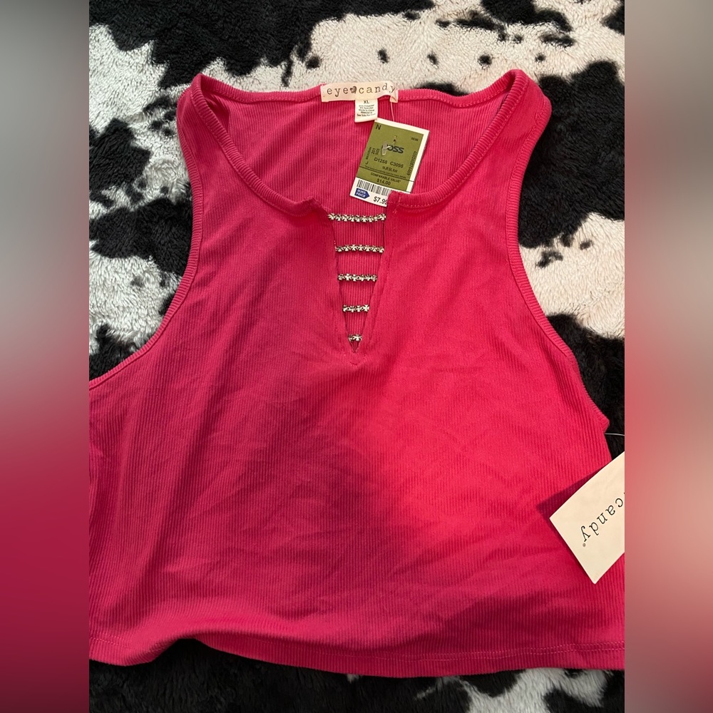 pink tank top